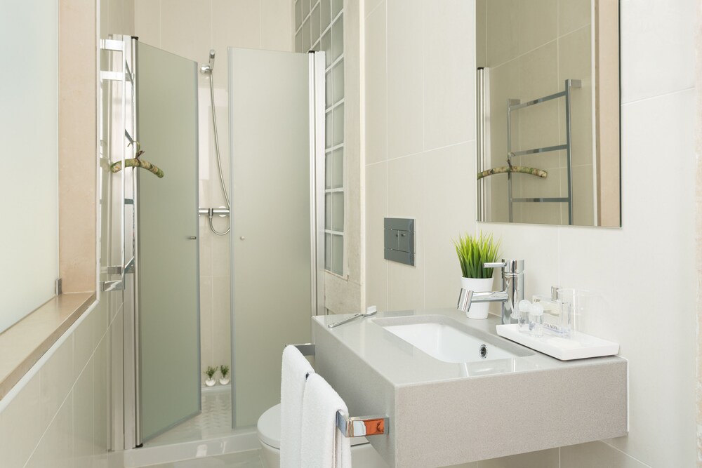 Hete avonturen in hun ruime badkamer
